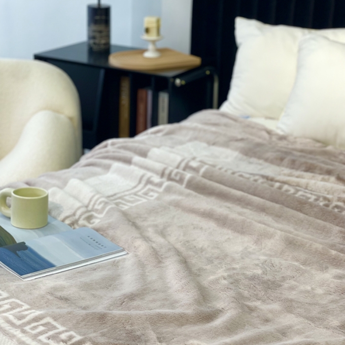 91家纺网 家纺一手货源 找家纺 缔缦 2022新款More design毛毯 裘皮毯 驼色