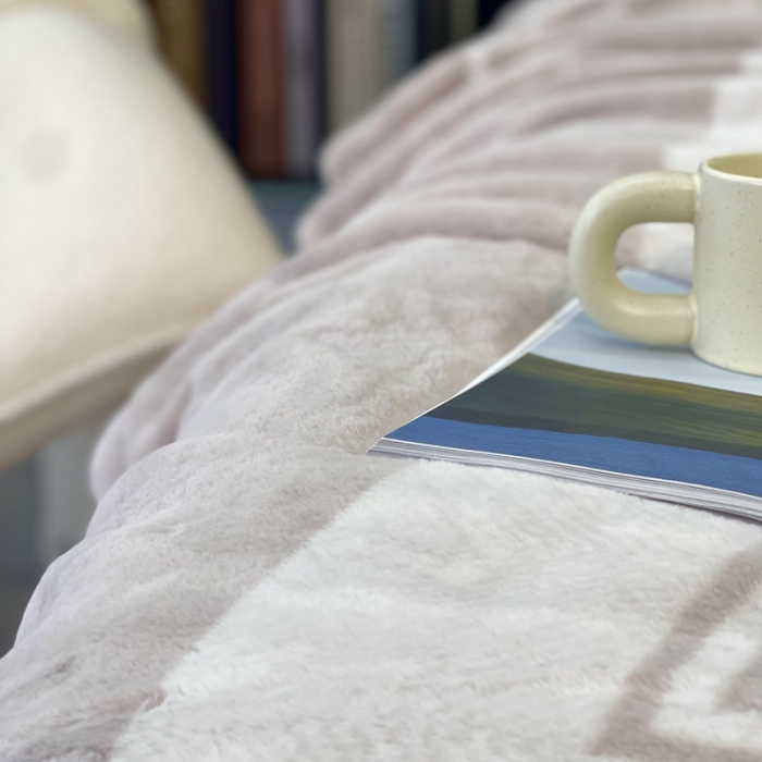 91家纺网 家纺一手货源 找家纺 缔缦 2022新款More design毛毯 裘皮毯 驼色