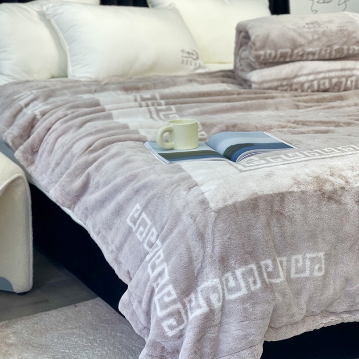 91家纺网 家纺一手货源 找家纺 缔缦 2022新款More design毛毯 裘皮毯 驼色