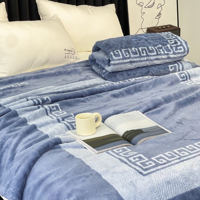 91家纺网 家纺一手货源 找家纺 缔缦 2022新款More design毛毯 裘皮毯 雾蓝