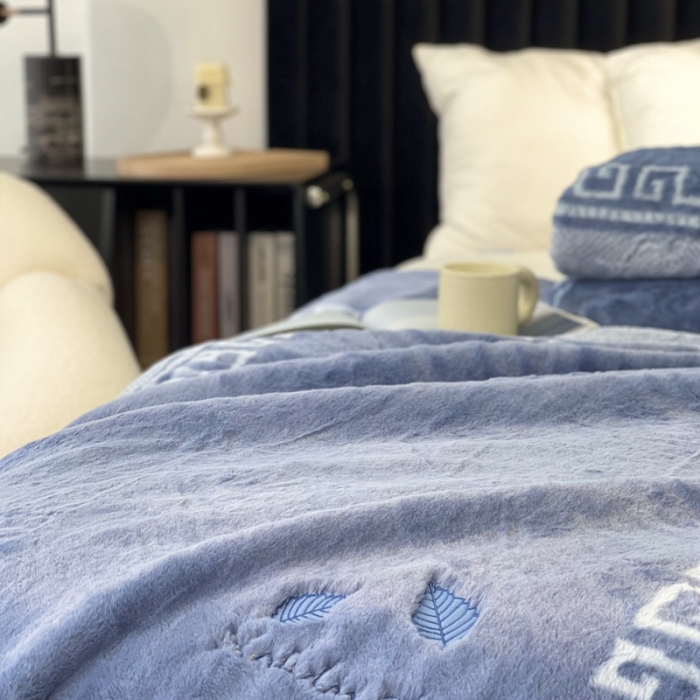 91家纺网 家纺一手货源 找家纺 缔缦 2022新款More design毛毯 裘皮毯 雾蓝