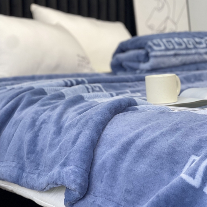 91家纺网 家纺一手货源 找家纺 缔缦 2022新款More design毛毯 裘皮毯 雾蓝