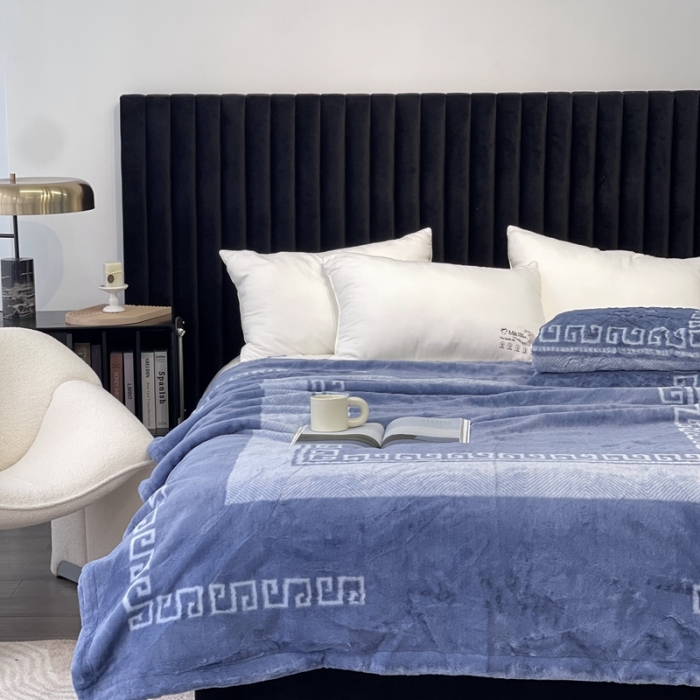 91家纺网 家纺一手货源 找家纺 缔缦 2022新款More design毛毯 裘皮毯 雾蓝