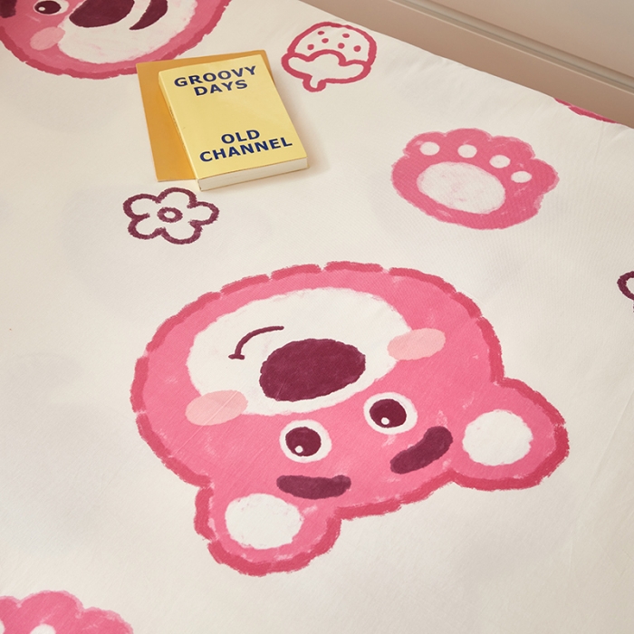 91家纺网 家纺一手货源 找家纺 怡家居  2023新款棉加水晶绒开学季学生床垫套 草莓熊