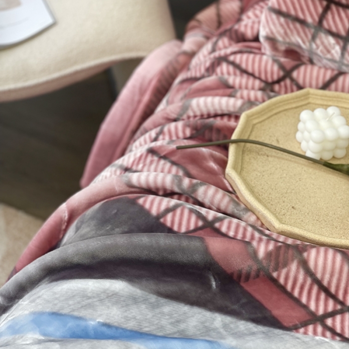 91家纺网 家纺一手货源 找家纺 缔缦 2022新款More design毛毯 水柔毯 M-粉色