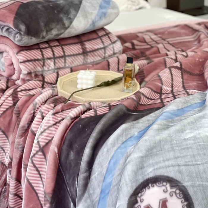 91家纺网 家纺一手货源 找家纺 缔缦 2022新款More design毛毯 水柔毯 M-粉色