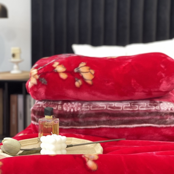 91家纺网 家纺一手货源 找家纺 缔缦 2022新款More design毛毯 水柔毯 大红