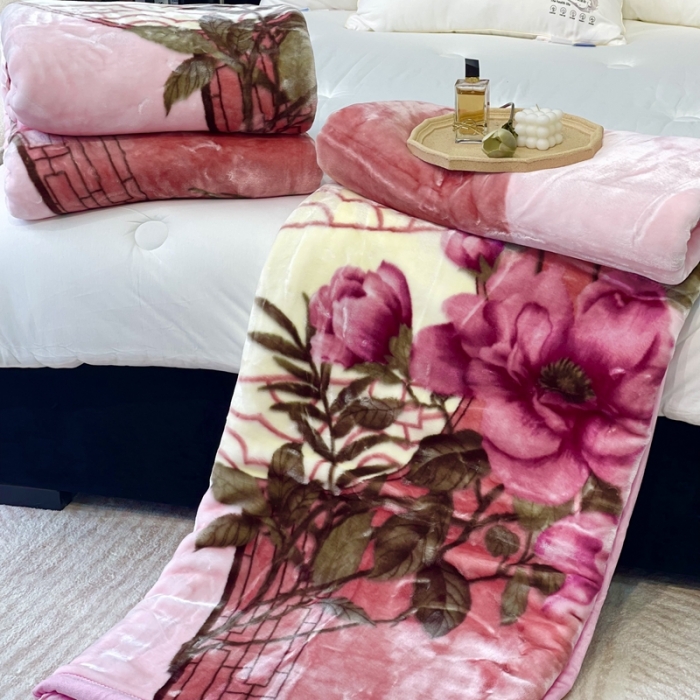 91家纺网 家纺一手货源 找家纺 缔缦 2022新款More design毛毯 水柔毯 粉色