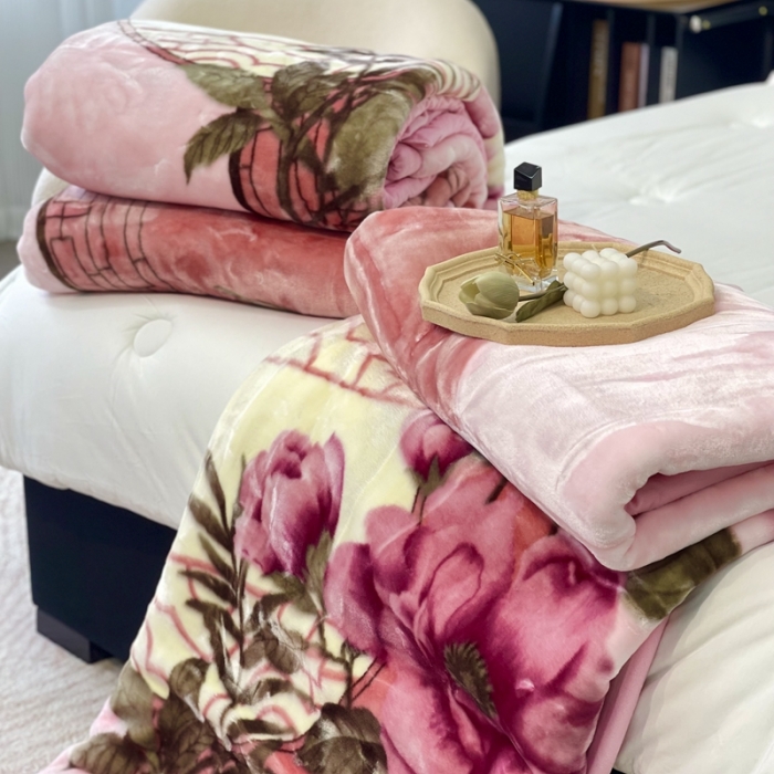 91家纺网 家纺一手货源 找家纺 缔缦 2022新款More design毛毯 水柔毯 粉色