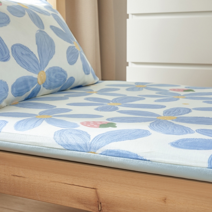 91家纺网 家纺一手货源 找家纺 怡家居  2023新款棉加水晶绒开学季学生床垫套 蓝梦