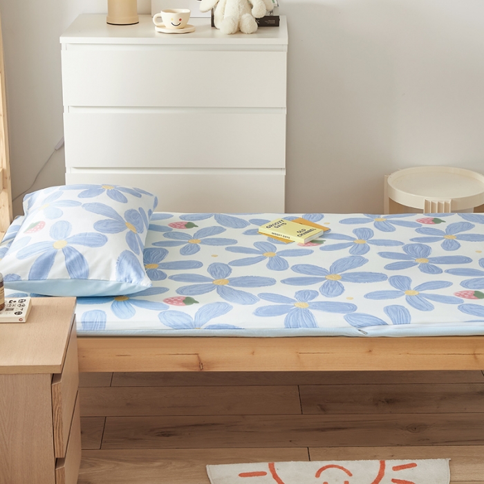 91家纺网 家纺一手货源 找家纺 怡家居  2023新款棉加水晶绒开学季学生床垫套 蓝梦