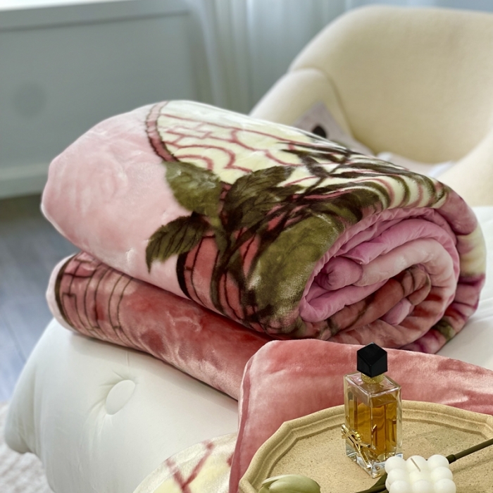 91家纺网 家纺一手货源 找家纺 缔缦 2022新款More design毛毯 水柔毯 粉色