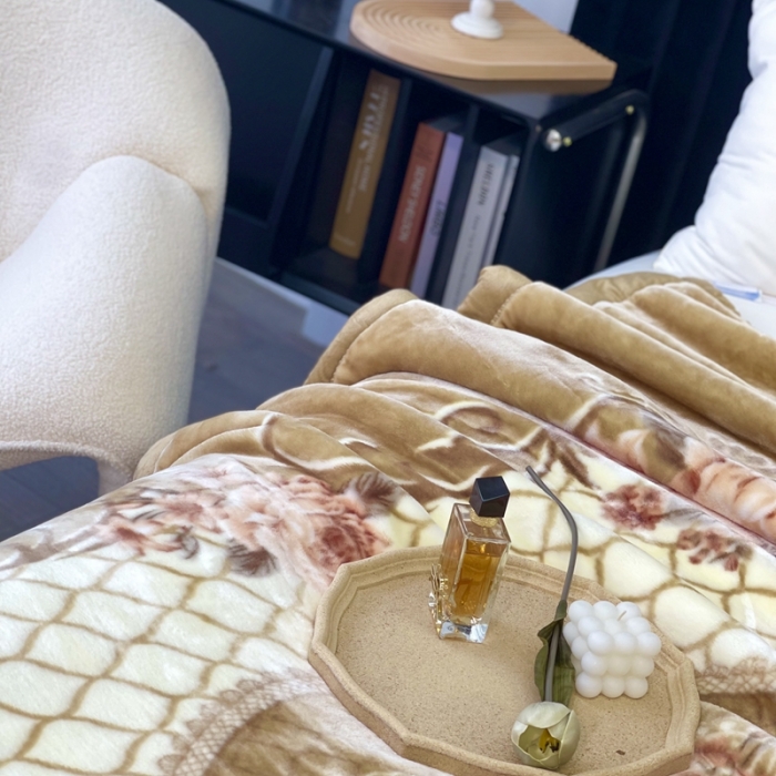 91家纺网 家纺一手货源 找家纺 缔缦 2022新款More design毛毯 水柔毯 卡其