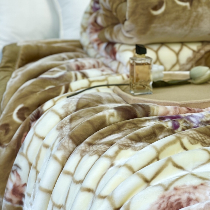 91家纺网 家纺一手货源 找家纺 缔缦 2022新款More design毛毯 水柔毯 卡其