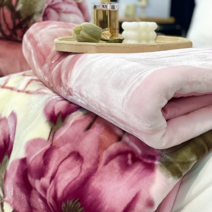 91家纺网 家纺一手货源 找家纺 缔缦 2022新款More design毛毯 水柔毯 粉色