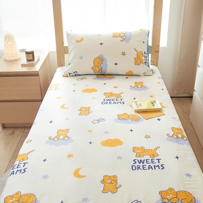 91家纺网 家纺一手货源 找家纺 怡家居  2023新款棉加水晶绒开学季学生床垫套 小老虎