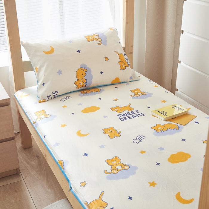 91家纺网 家纺一手货源 找家纺 怡家居  2023新款棉加水晶绒开学季学生床垫套 小老虎