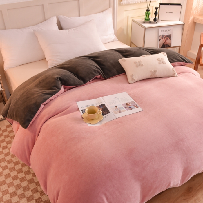 91家纺网 家纺一手货源 找家纺 甜之梦2025牛奶绒纯色拼色单品四件套被套（可定制尺寸）淡粉加深灰拼色