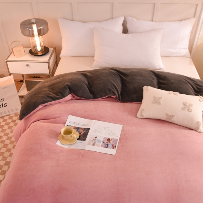 91家纺网 家纺一手货源 找家纺 甜之梦2025牛奶绒纯色拼色单品四件套被套（可定制尺寸）淡粉加深灰拼色