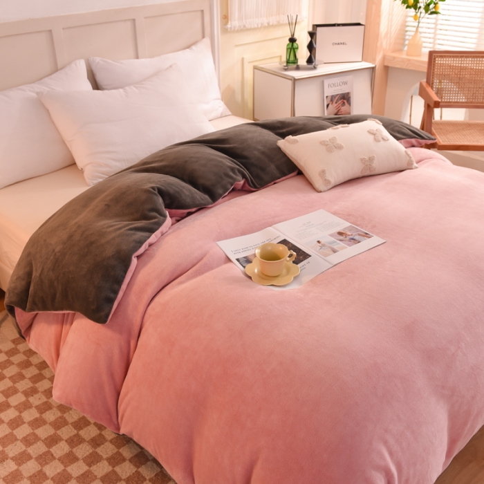 91家纺网 家纺一手货源 找家纺 甜之梦2025牛奶绒纯色拼色单品四件套被套（可定制尺寸）淡粉加深灰拼色