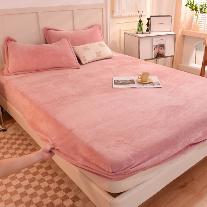 91家纺网 家纺一手货源 找家纺 甜之梦  2025牛奶绒纯色拼色单品四件套床笠（可定制尺寸）淡粉加深灰拼色