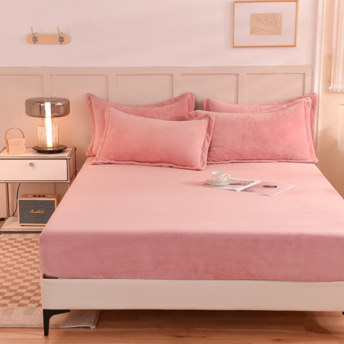 91家纺网 家纺一手货源 找家纺 甜之梦  2025牛奶绒纯色拼色单品四件套床笠（可定制尺寸）淡粉加深灰拼色