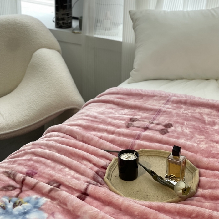 91家纺网 家纺一手货源 找家纺 缔缦 2022新款More design毛毯 天鹅绒毯 粉色