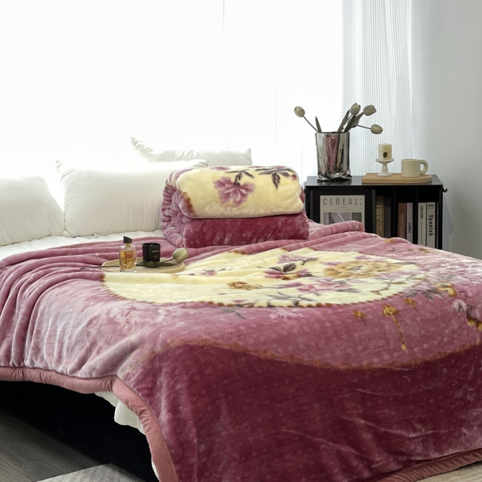 91家纺网 家纺一手货源 找家纺 缔缦 2022新款More design毛毯 天鹅绒毯 粉紫色