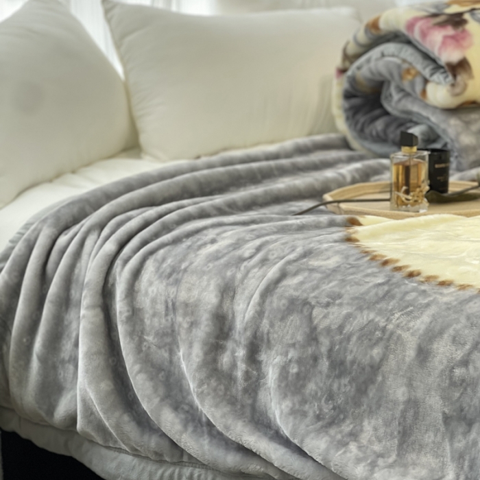 91家纺网 家纺一手货源 找家纺 缔缦 2022新款More design毛毯 天鹅绒毯 灰色