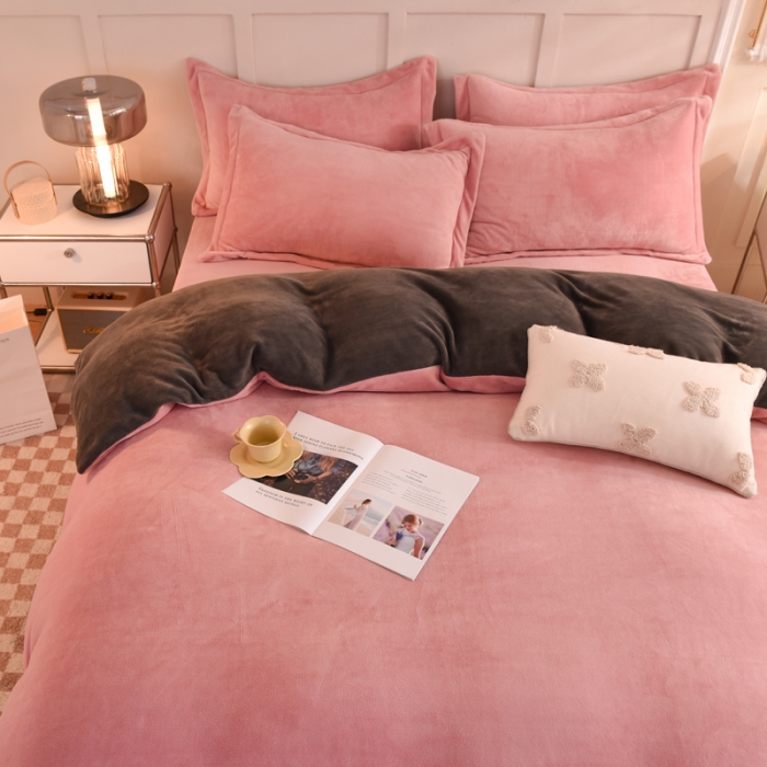 91家纺网 家纺一手货源 找家纺 甜之梦2025新款牛奶绒四件套（可定制尺寸） 淡粉加深灰拼色