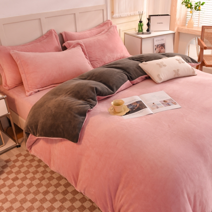 91家纺网 家纺一手货源 找家纺 甜之梦2025新款牛奶绒四件套（可定制尺寸） 淡粉加深灰拼色