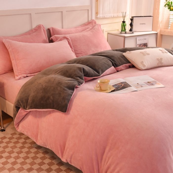 91家纺网 家纺一手货源 找家纺 甜之梦2025新款牛奶绒四件套（可定制尺寸） 淡粉加深灰拼色