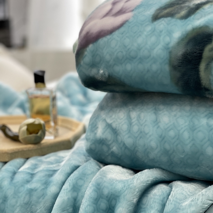 91家纺网 家纺一手货源 找家纺 缔缦 2022新款More design毛毯 天鹅绒毯 蓝色