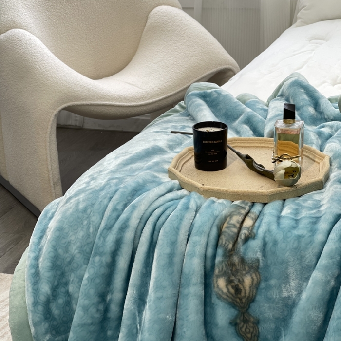 91家纺网 家纺一手货源 找家纺 缔缦 2022新款More design毛毯 天鹅绒毯 蓝色