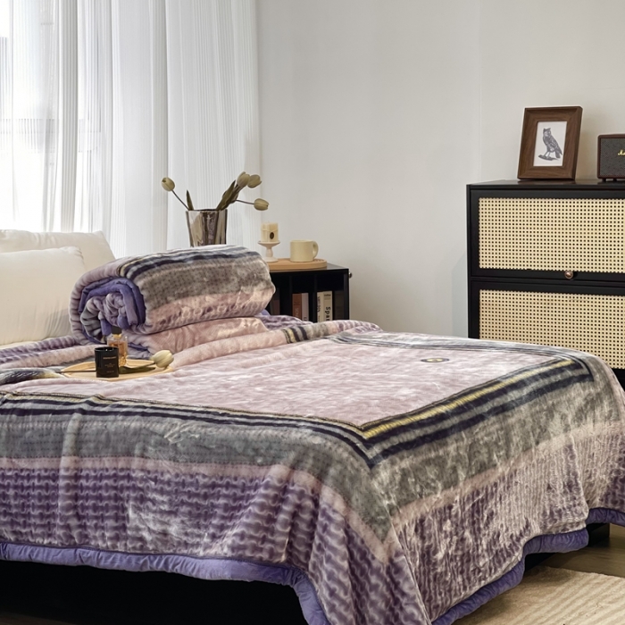 91家纺网 家纺一手货源 找家纺 缔缦 2022新款More design毛毯 天鹅绒毯 紫色