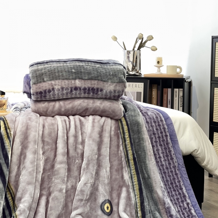 91家纺网 家纺一手货源 找家纺 缔缦 2022新款More design毛毯 天鹅绒毯 紫色