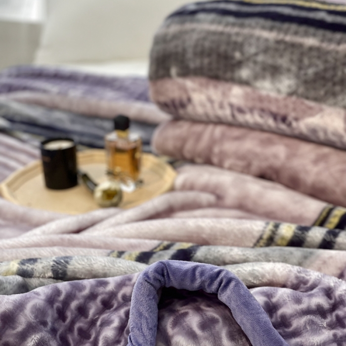 91家纺网 家纺一手货源 找家纺 缔缦 2022新款More design毛毯 天鹅绒毯 紫色