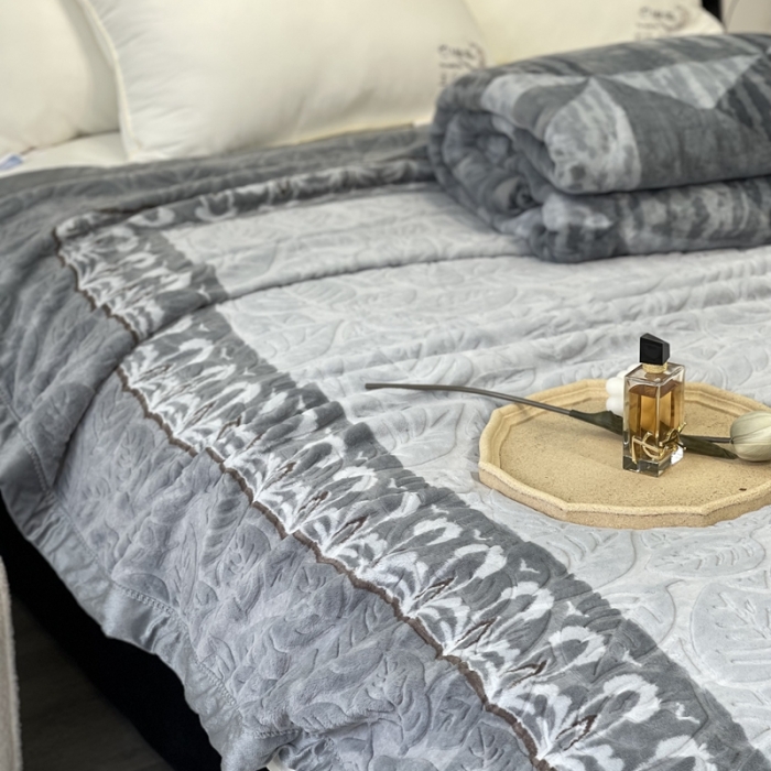 91家纺网 家纺一手货源 找家纺 缔缦 2022新款More design毛毯 兔绒毯 灰色