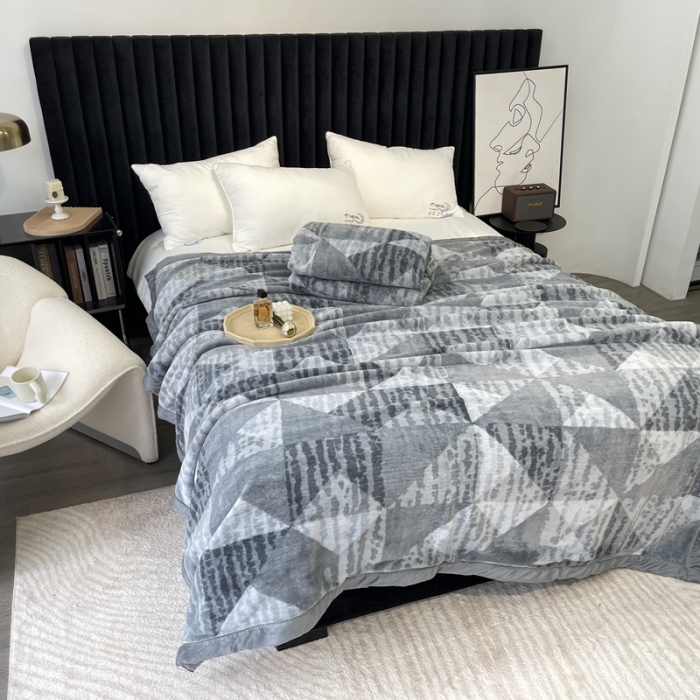 91家纺网 家纺一手货源 找家纺 缔缦 2022新款More design毛毯 兔绒毯 灰色