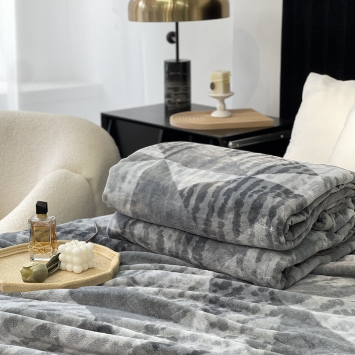 91家纺网 家纺一手货源 找家纺 缔缦 2022新款More design毛毯 兔绒毯 灰色