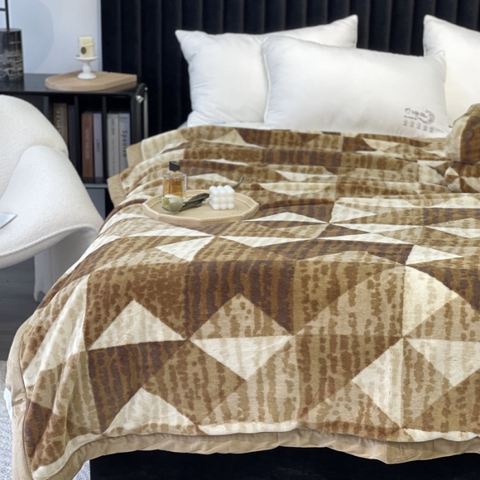 91家纺网 家纺一手货源 找家纺 缔缦 2022新款More design毛毯 兔绒毯 咖色