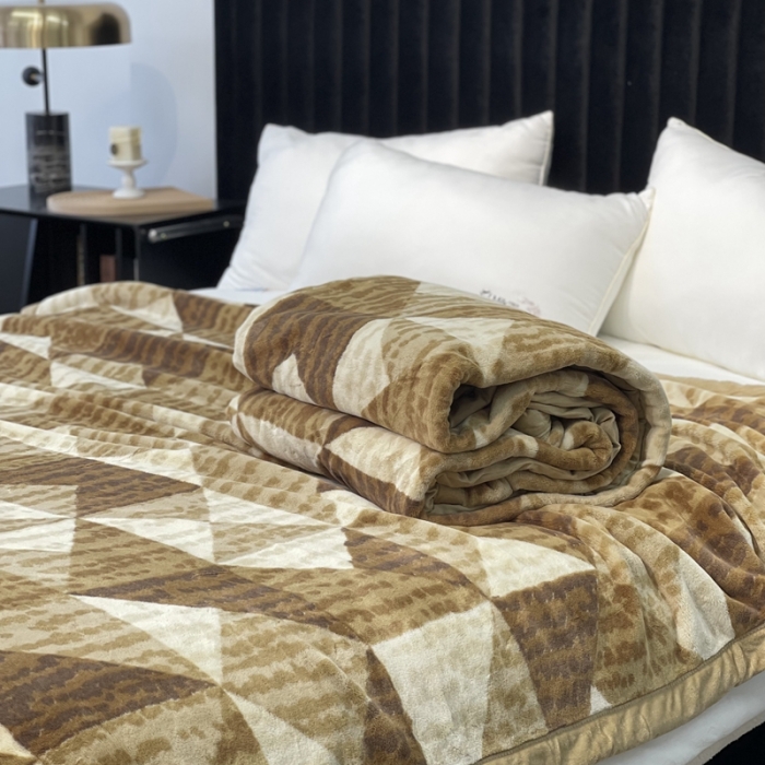 91家纺网 家纺一手货源 找家纺 缔缦 2022新款More design毛毯 兔绒毯 咖色