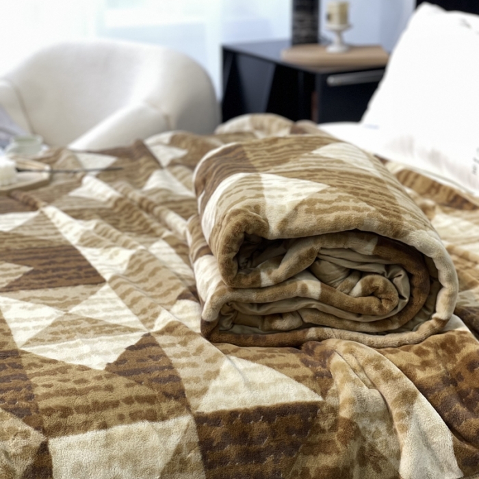 91家纺网 家纺一手货源 找家纺 缔缦 2022新款More design毛毯 兔绒毯 咖色