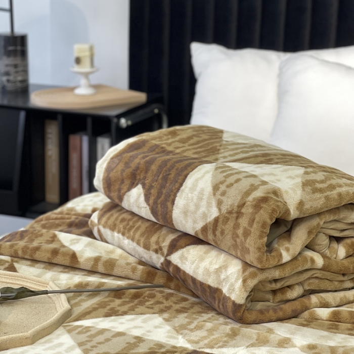 91家纺网 家纺一手货源 找家纺 缔缦 2022新款More design毛毯 兔绒毯 咖色