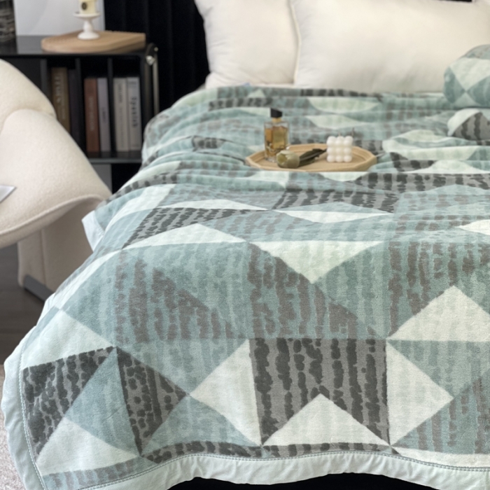 91家纺网 家纺一手货源 找家纺 缔缦 2022新款More design毛毯 兔绒毯 水蓝