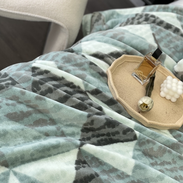 91家纺网 家纺一手货源 找家纺 缔缦 2022新款More design毛毯 兔绒毯 水蓝