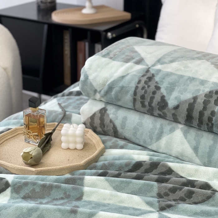 91家纺网 家纺一手货源 找家纺 缔缦 2022新款More design毛毯 兔绒毯 水蓝