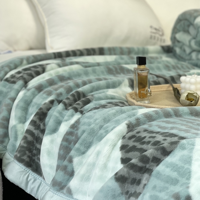 91家纺网 家纺一手货源 找家纺 缔缦 2022新款More design毛毯 兔绒毯 水蓝