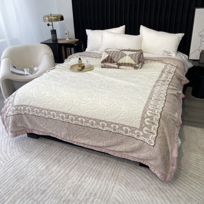 91家纺网 家纺一手货源 找家纺 缔缦 2022新款More design毛毯 兔绒毯 紫豆沙