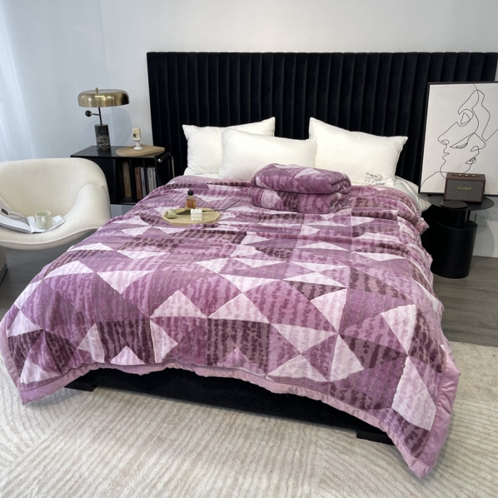 91家纺网 家纺一手货源 找家纺 缔缦 2022新款More design毛毯 兔绒毯 紫色